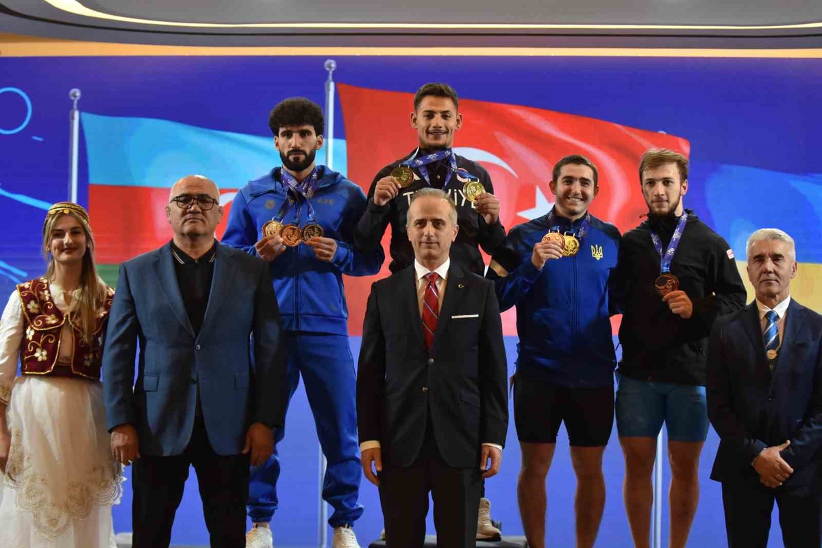 Milli halterci Engin Kara, U23 Avrupa Halter Şampiyonası\'nda 2 altınla şampiyon oldu