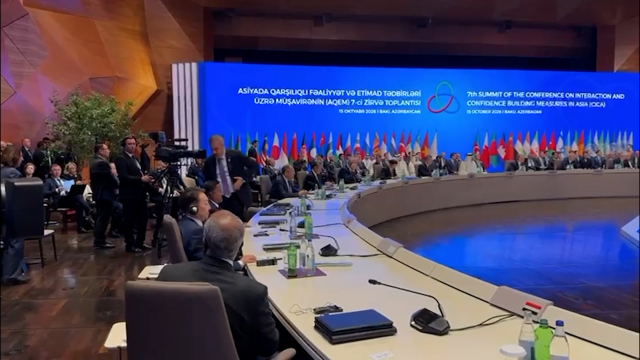 Azerbaycan'da tarihi protesto! Herzog kürsüye çıktı, Fidan dahil tüm salon çıktı