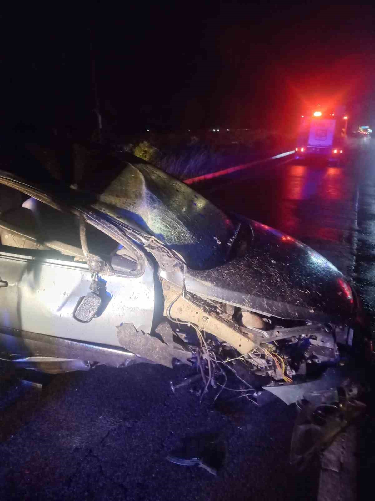 Balıkesir Ayvalık\'ta otomobilin karıştığı tek taraflı kazada 1 kişi yaralandı