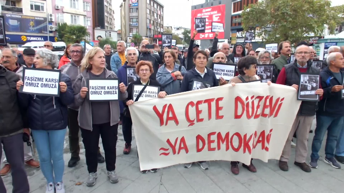 Balıkesir Burhaniye\'de Halk TV\'ye kayyım atanması eylemle protesto edildi