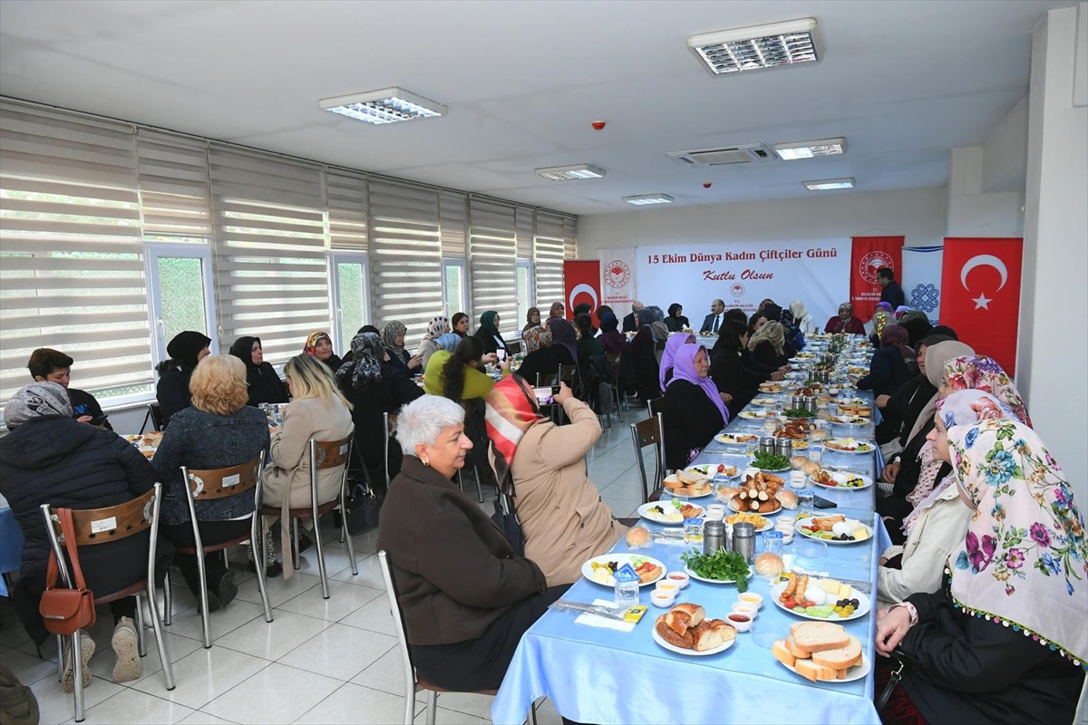 Balıkesir\'de kayıtlı 7 bin 88 kadın çiftçi var, Vali Ustaoğlu kadınlarla buluştu