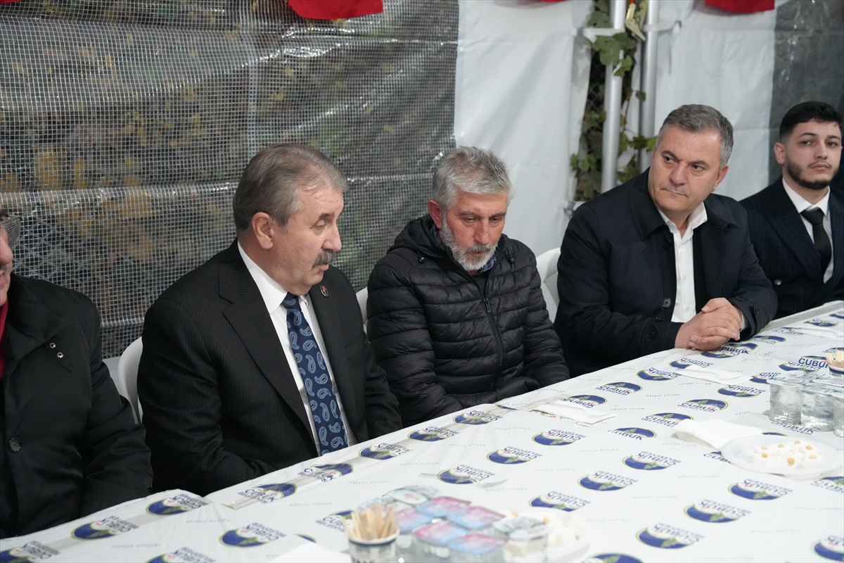 Destici, şehit polis Türkoğlu\'nun ailesine taziye ziyaretinde bulundu