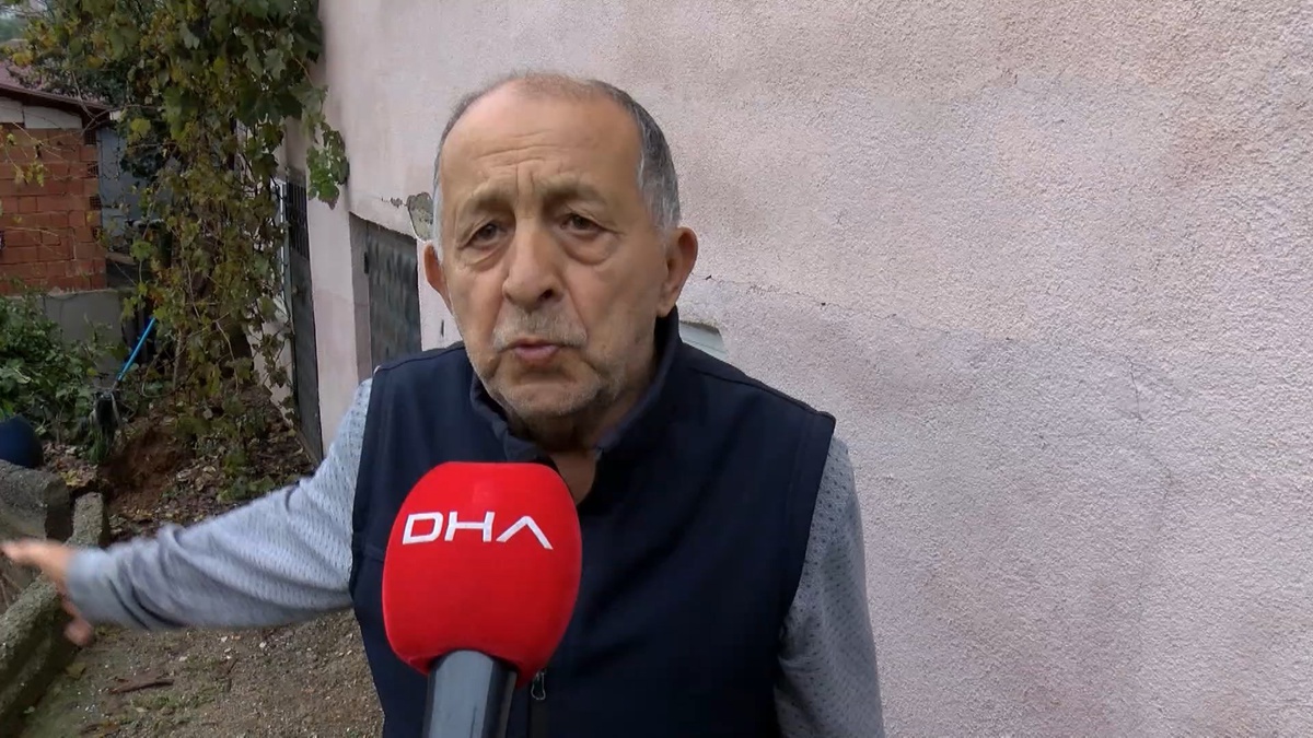 Beykoz Gümüşsuyu\'nda istinat duvarı yana devrildi, 3 katlı bina tahliye edilecek