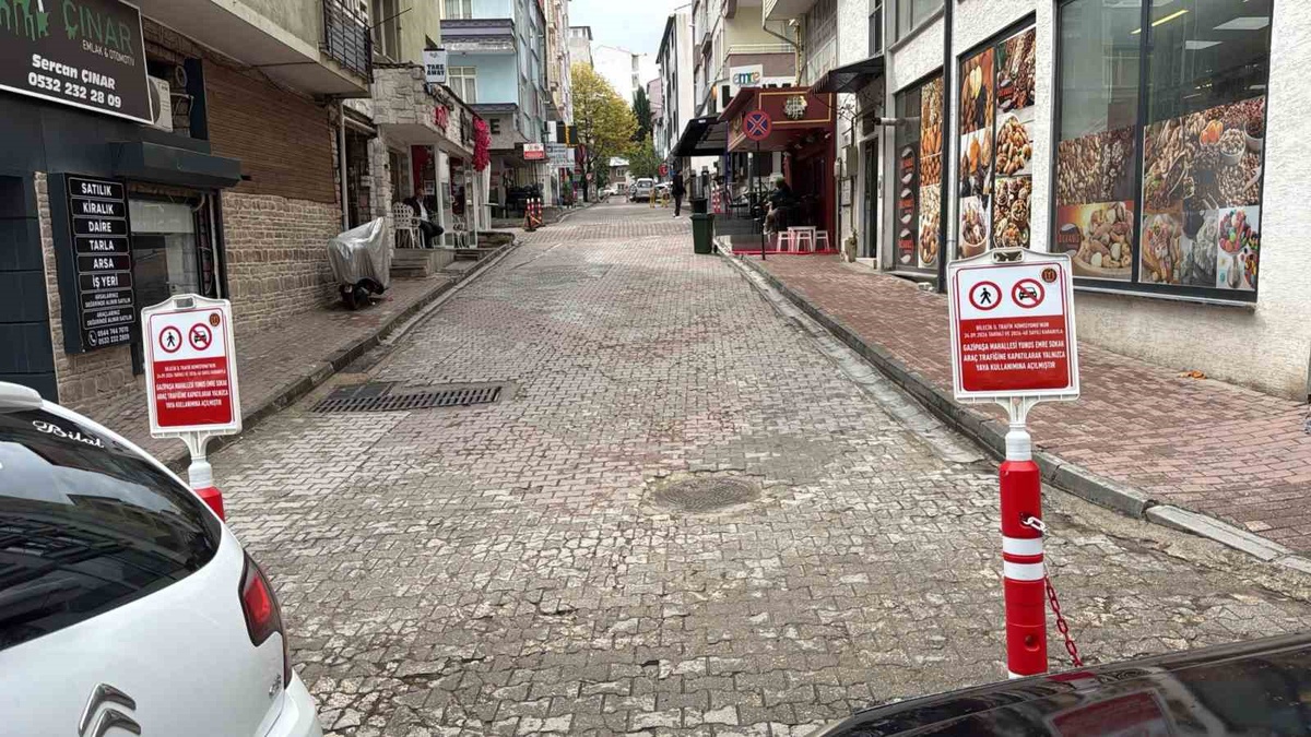 Bilecik\'te Yunus Emre Sokak, İl Trafik Komisyonu kararıyla araç trafiğine kapatıldı