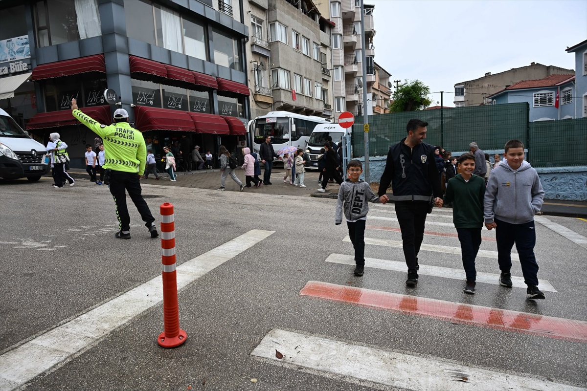 Bilecik\'te okul çevrelerinde güvenlik ve trafik denetimleri sürdürülüyor