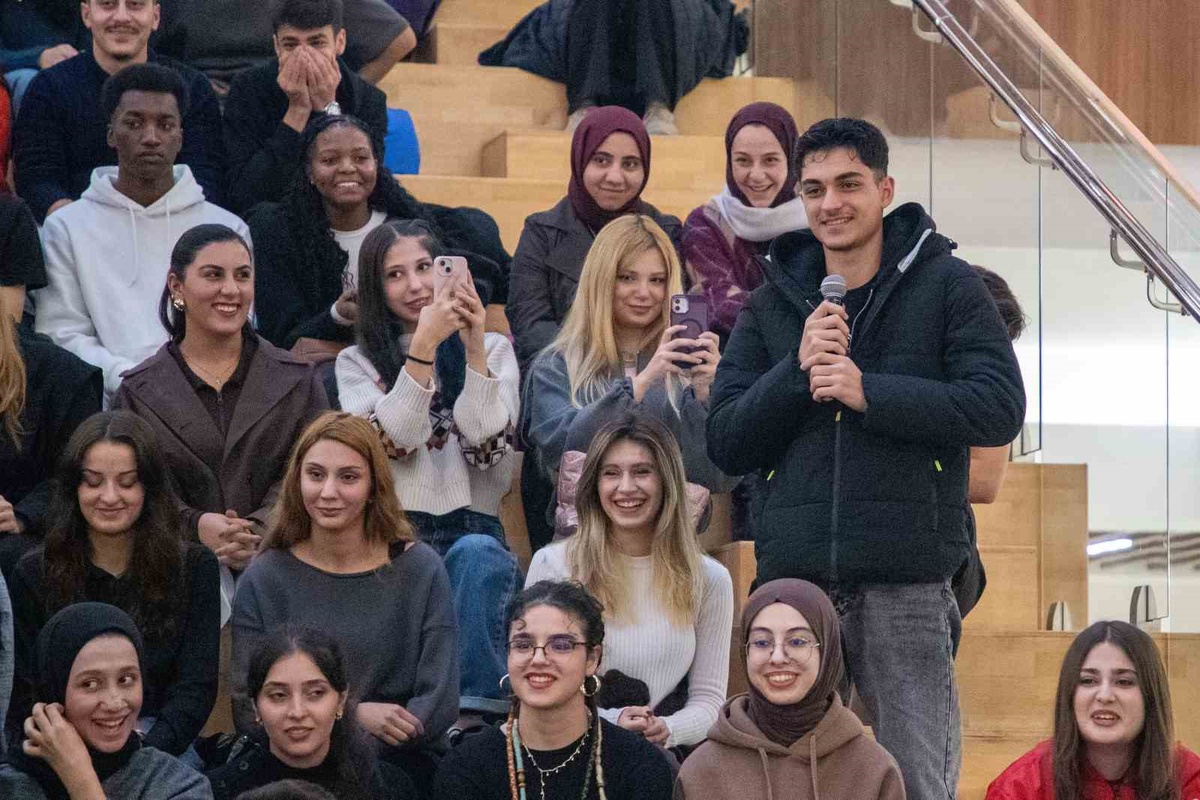 Binali Yıldırım, EBYÜ öğrencilerine 4 elektrikli otobüs kazandırılacağını açıkladı