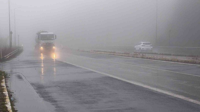Bolu Dağı’nda sis ve yağış etkili oluyor