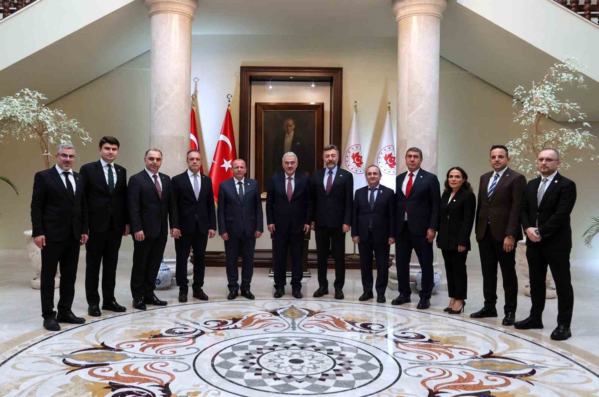 BTSO başkanlığına seçilen Özer Matlı mazbatasını aldı, Elif Özhan ilk kadın üye oldu