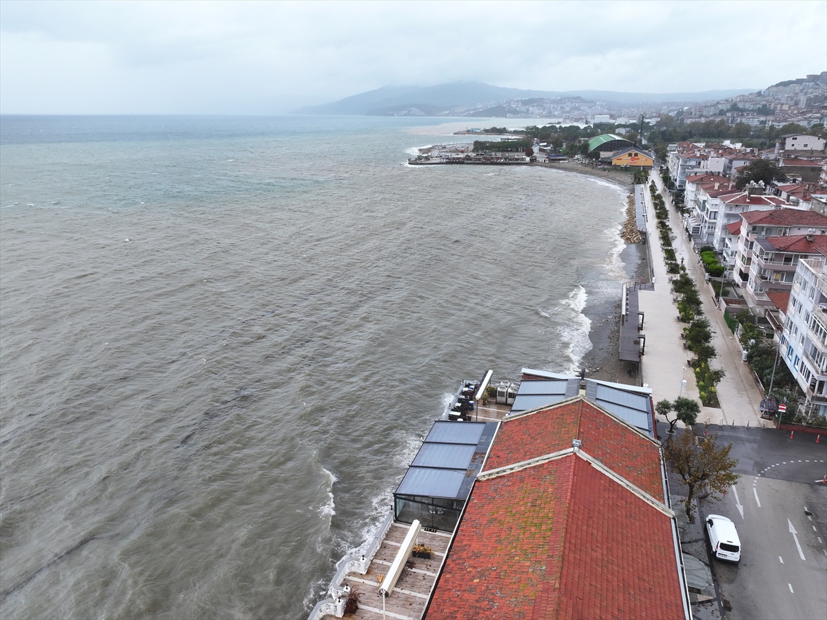Bursa\'da sağanakta ekipler 79 olaya müdahale etti, İznik\'te 3 kişi kurtarıldı