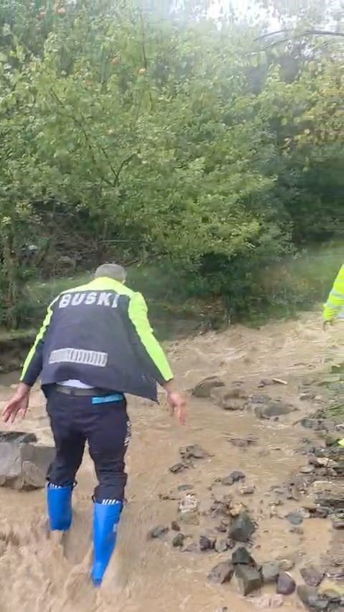 Bursa Mudanya\'da Karanlık Dere\'de taşkın riskine karşı BUSKİ ekipleri çalıştı