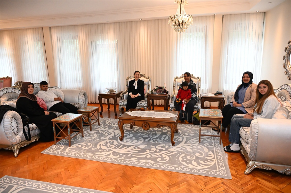 Canan Sezer, Edirne Şehir Gönüllüleri Vakfında koruyucu ailelerle buluştu