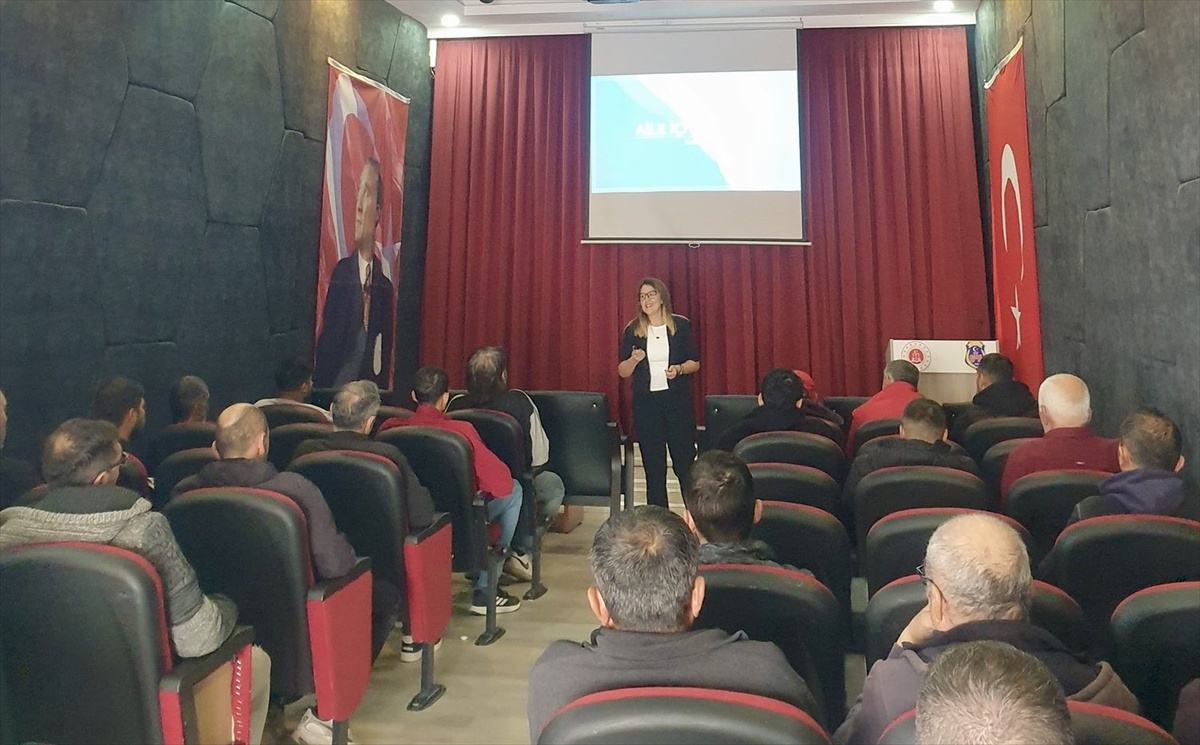 Eskişehir\'de tutuklu ve hükümlülere aile içi iletişim eğitimi verildi
