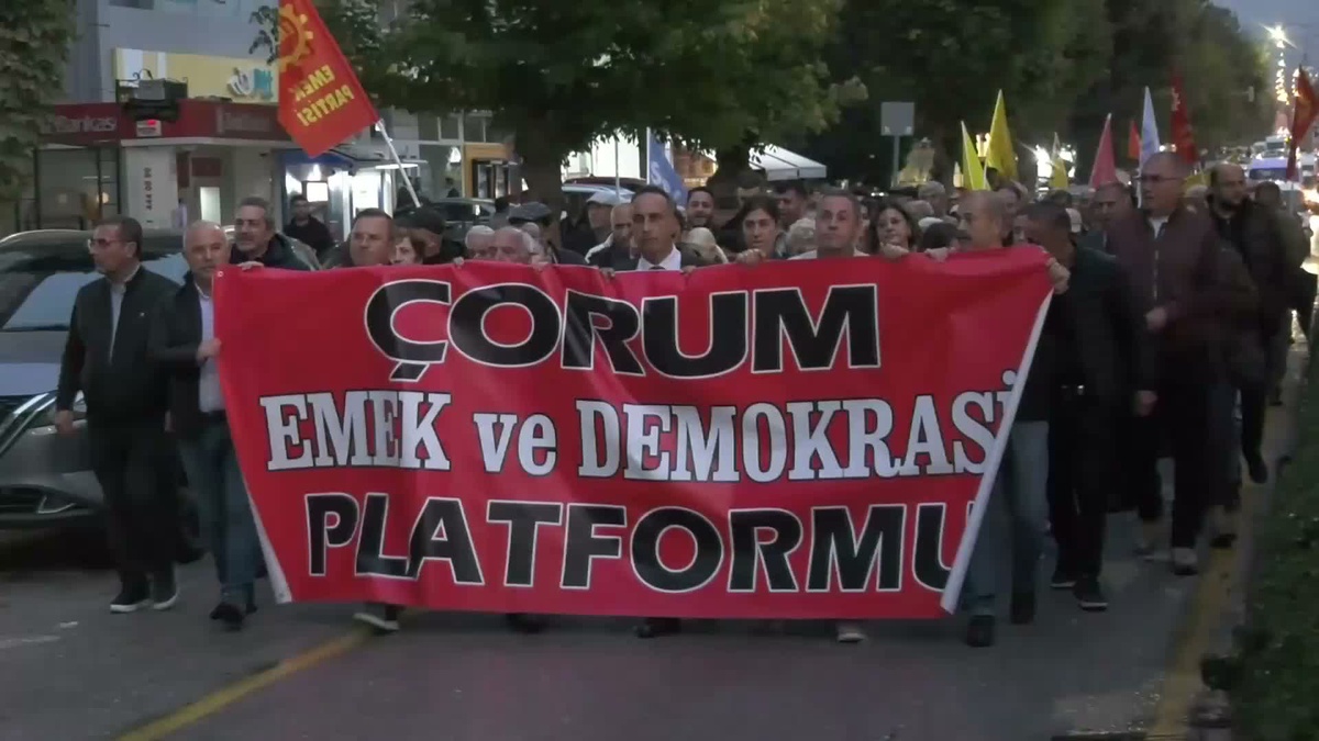 Çorum\'da YENİ Parti Halk TV kayyımına karşı yürüdü, Başkan Solmaz konuştu