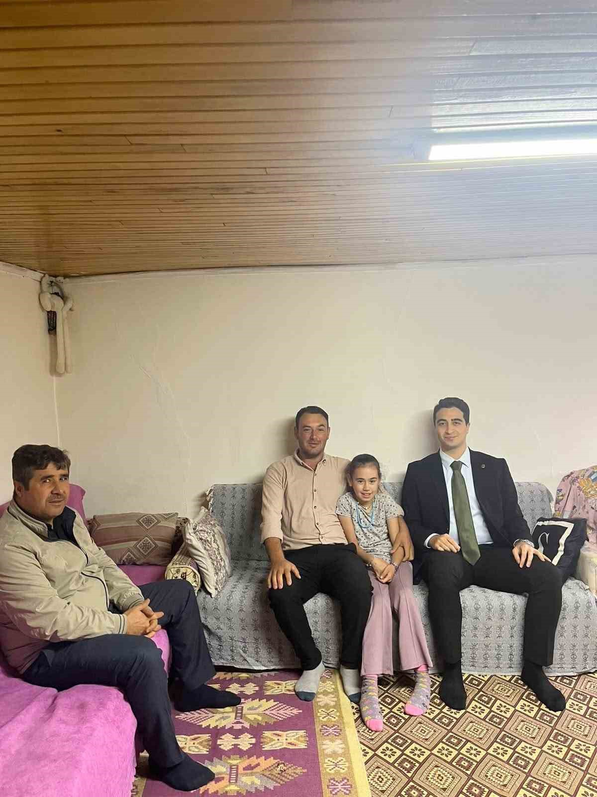 Denizli Beyağaç\'ta Kaymakam Haydari, hane ziyaretlerinde ihtiyaç ve talepleri dinledi