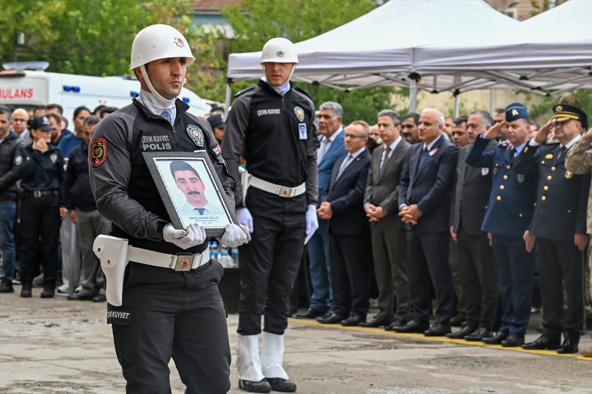 Polis memuru Bulut\'un cenazesi Diyarbakır\'daki tören sonrası Ankara Mamak\'a uğurlandı