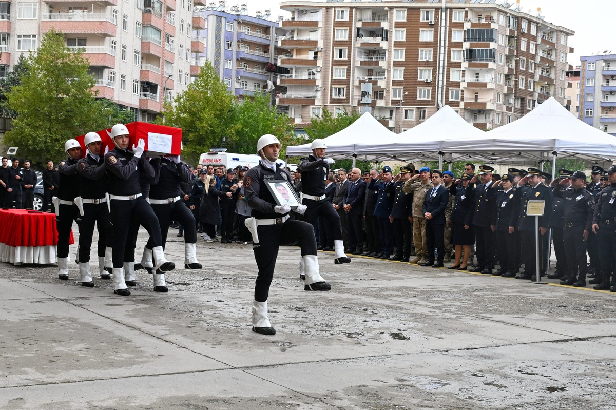 Diyarbakır\'da kalp kriziyle hayatını kaybeden polis memuru Bulut, Mamak\'ta defnedilecek