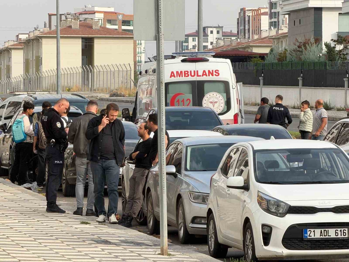 Diyarbakır Kayapınar\'da kavgada darp sonucu yaralanan 2 kişi hastaneye sevk edildi