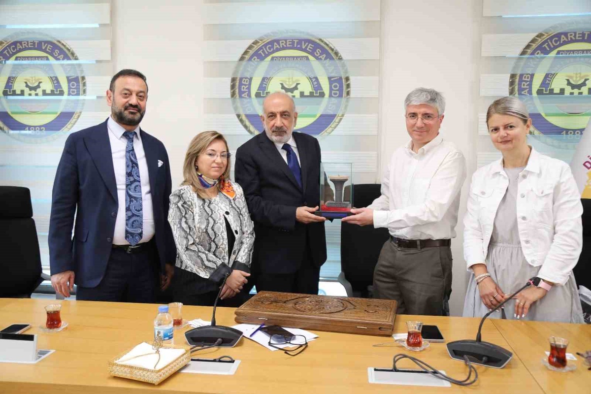 Ermenistan heyeti DTSO\'yu ziyaret etti, DTSO turizm ve ticaret ziyareti planlıyor