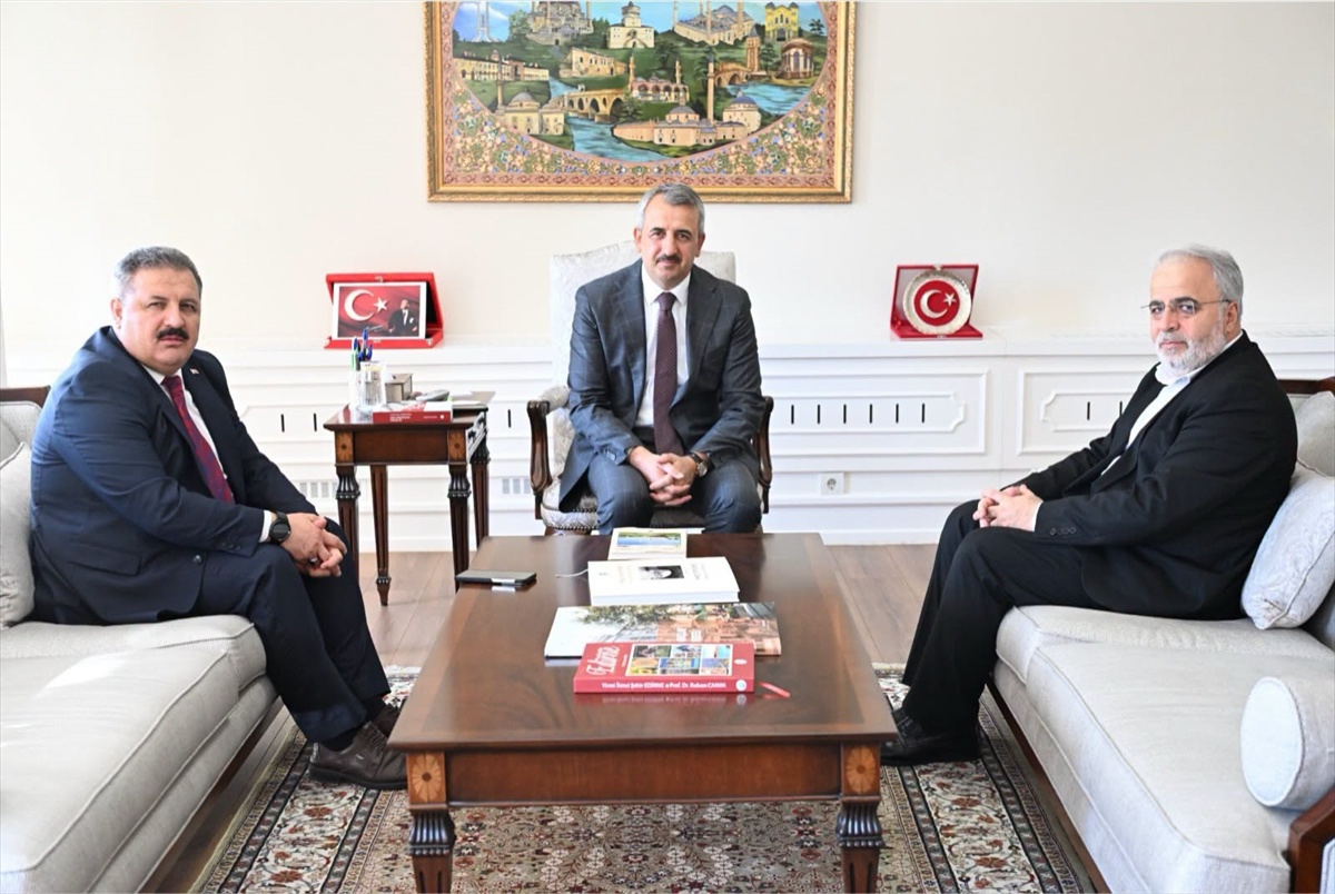 Diyanet Müşaviri İşliyen, Edirne Valisi Sezer\'i makamında ziyaret etti
