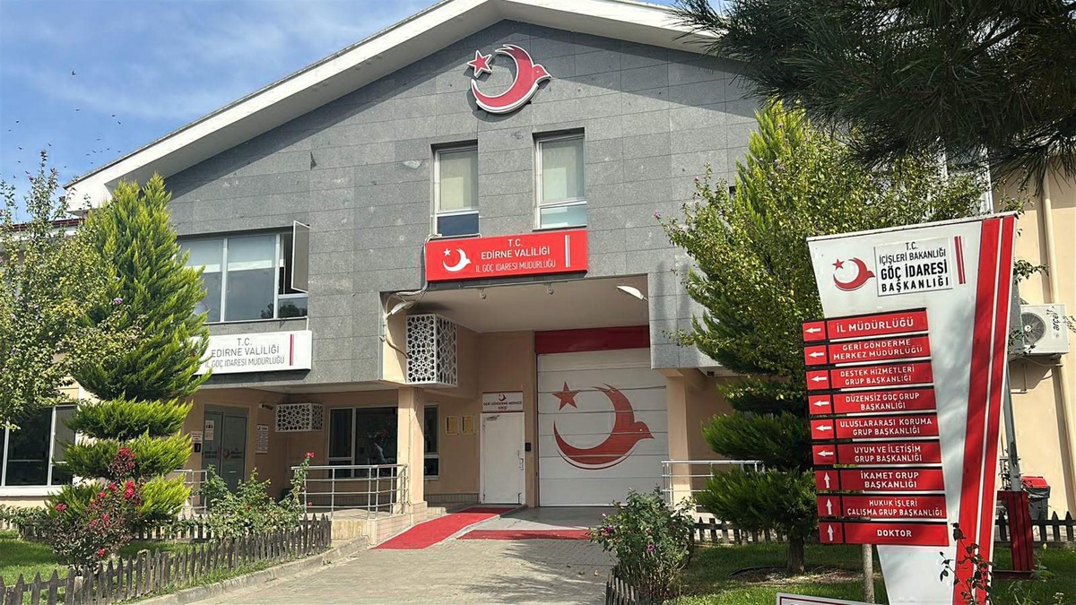 Edirne\'de kuruma dönmeyen 13 yabancı uyruklu çocuk bulunarak teslim edildi
