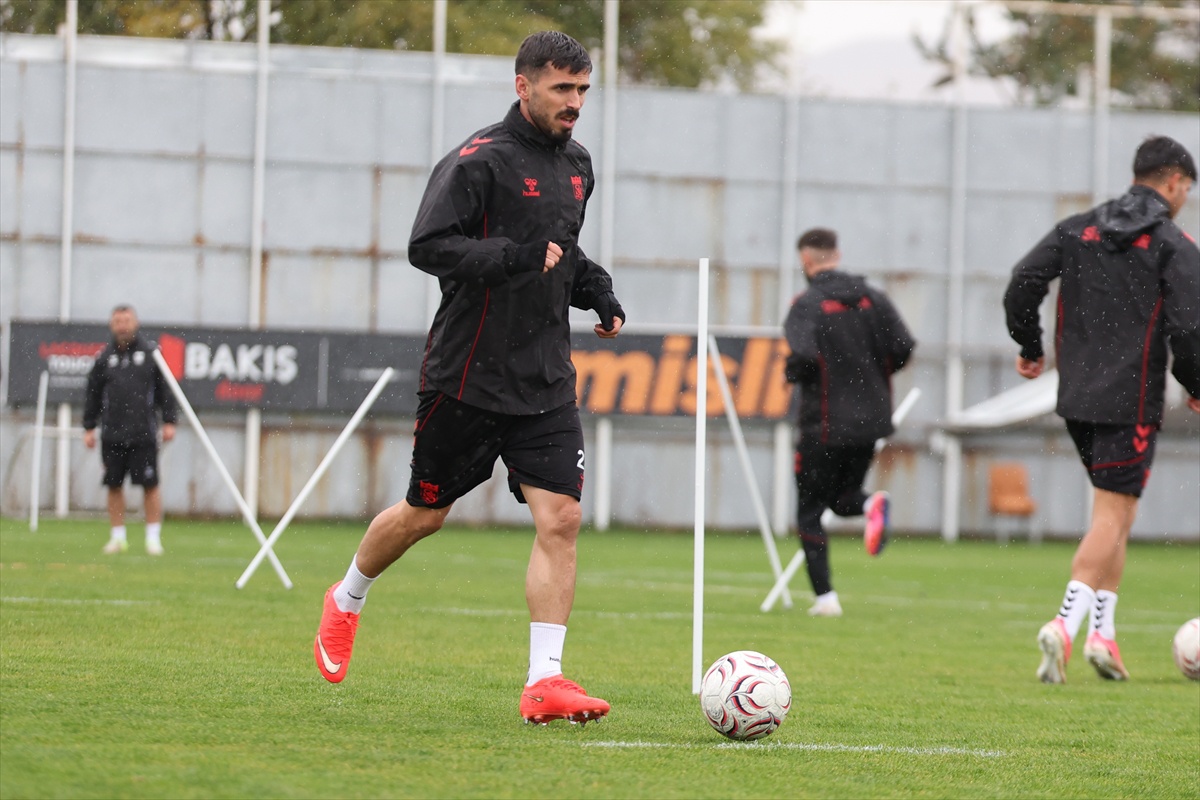 Ekenler Beton Sivasspor, 17 Ekim'deki Sarıyer maçı için pas ve taktik çalıştı