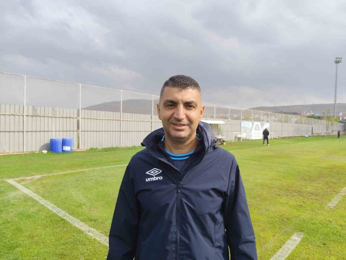 Elazığspor Teknik Direktörü Serdar Bozkurt, taraftarları Arnavutköy maçına bekliyor