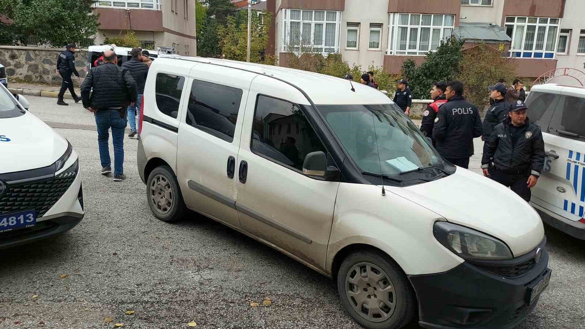 Erzurum\'da pompalı tüfekle ateş açan kardeş dahil 3 kişi gözaltına alındı