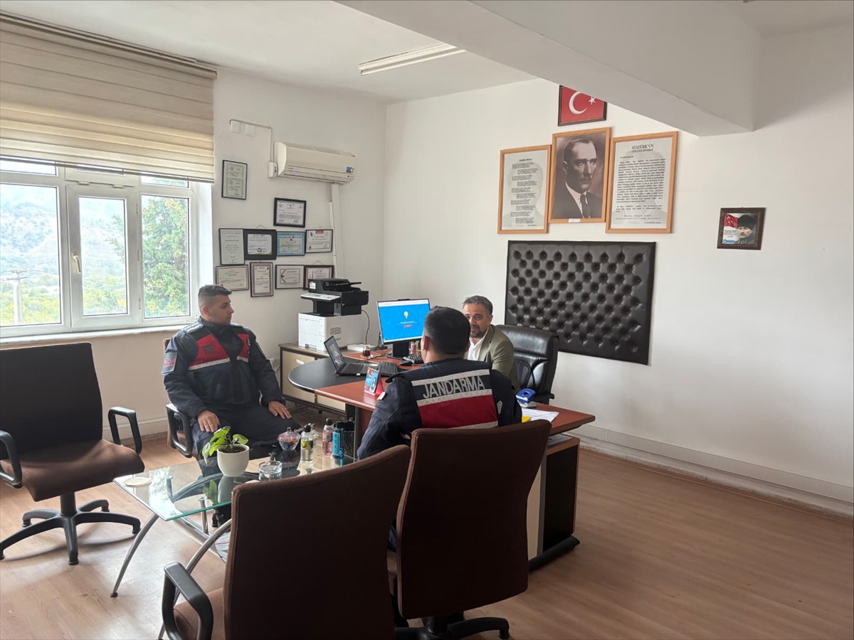 Eskişehir\'de jandarma 80 okul ve çevresinde öğrenci güvenliği için denetim yaptı