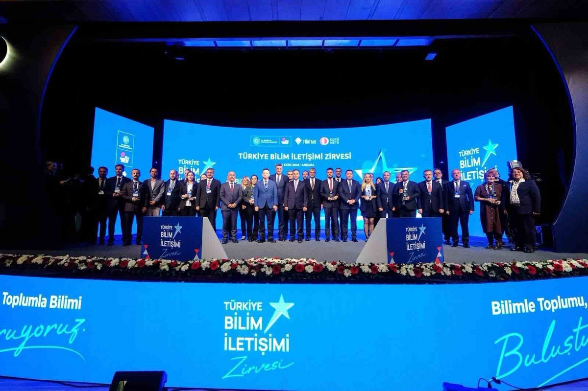 TÜBİTAK\'ın ilk 4006 teşvik ödülünde Türkiye birincisi Eti Sosyal Bilimler Lisesi oldu