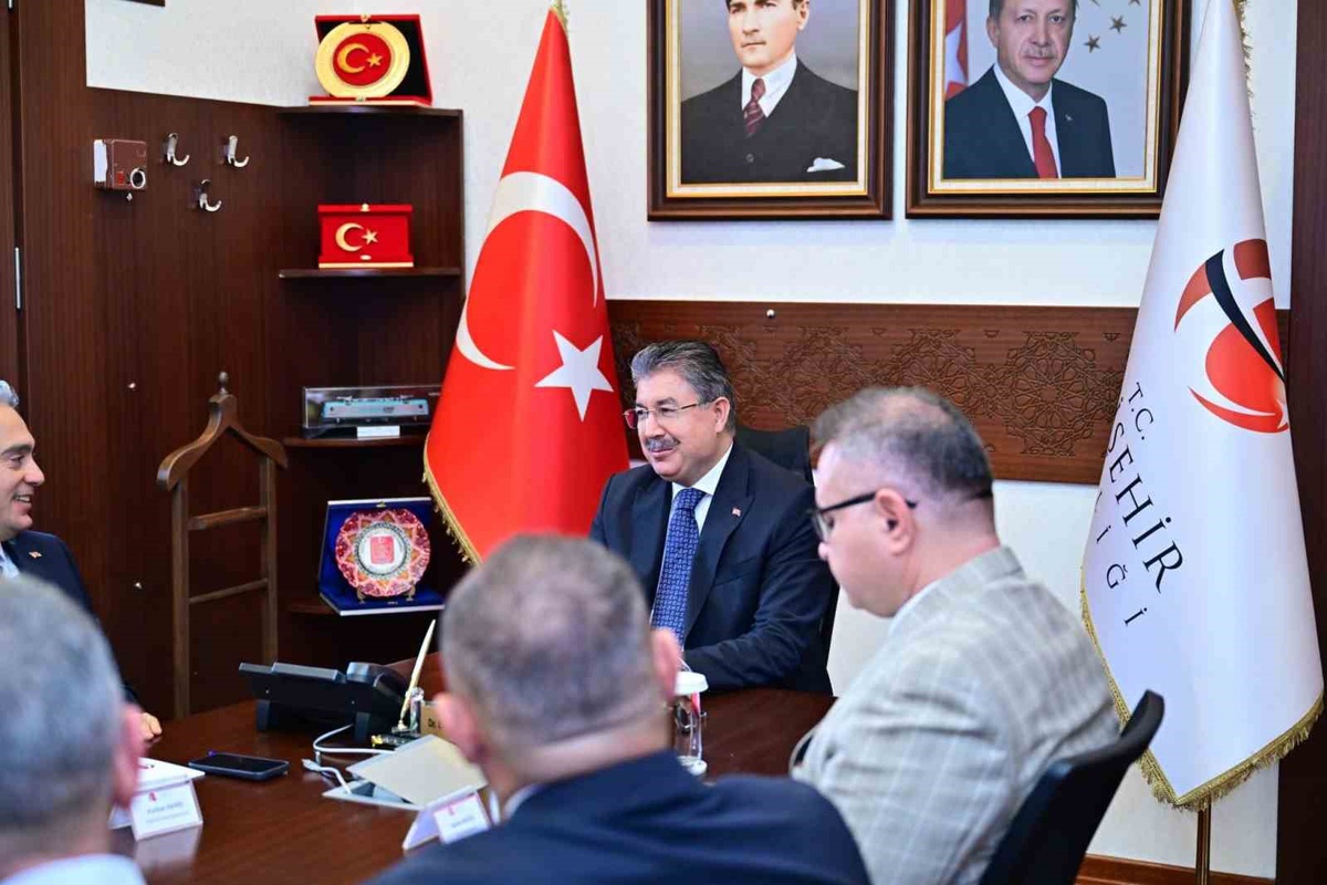 Eskişehir\'de güvenlik toplantısında uyuşturucu ve kaçakçılıkla mücadele ele alındı