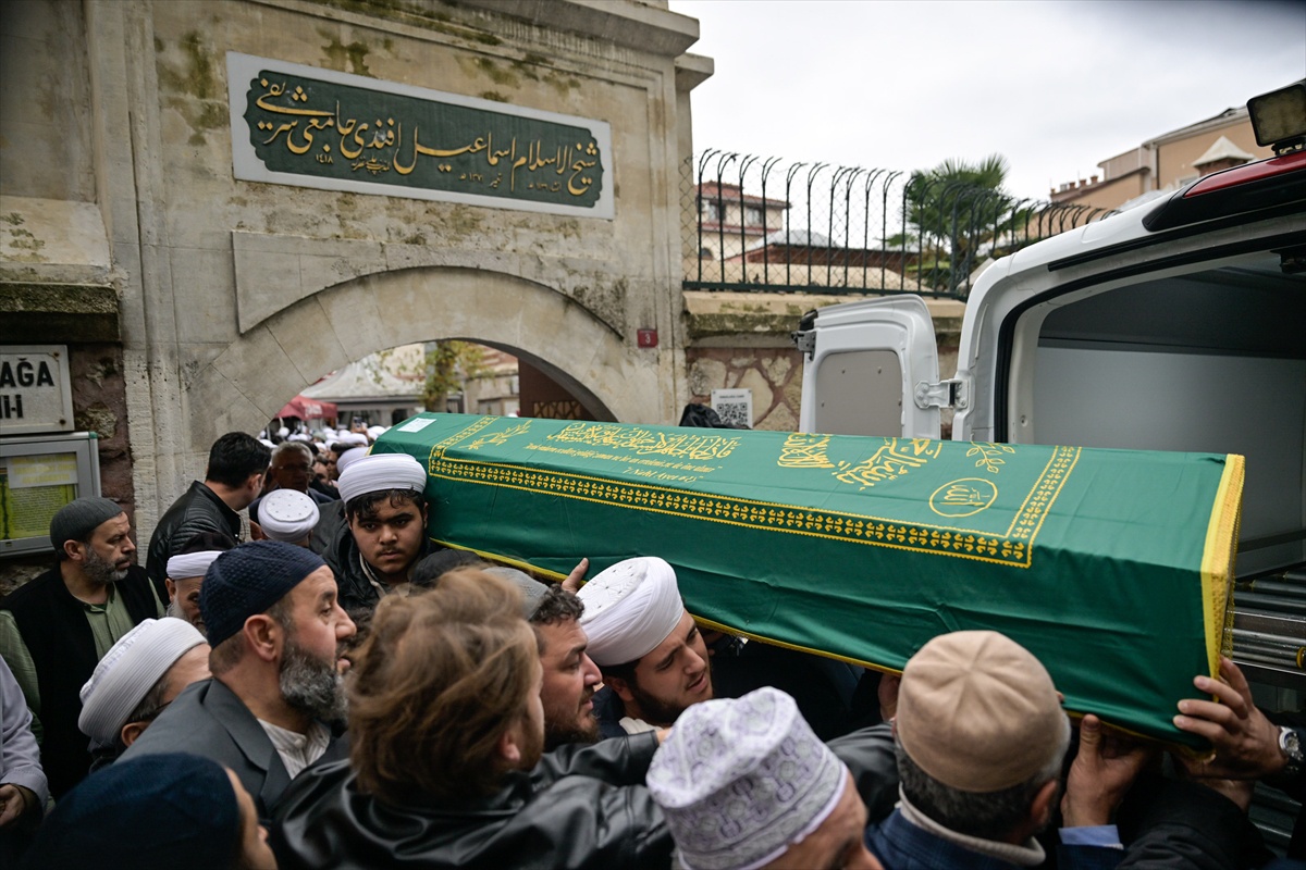 Fatih\'te akıma kapılan 14 yaşındaki çocuğun cenaze namazı İsmailağa Camisi\'nde kılındı