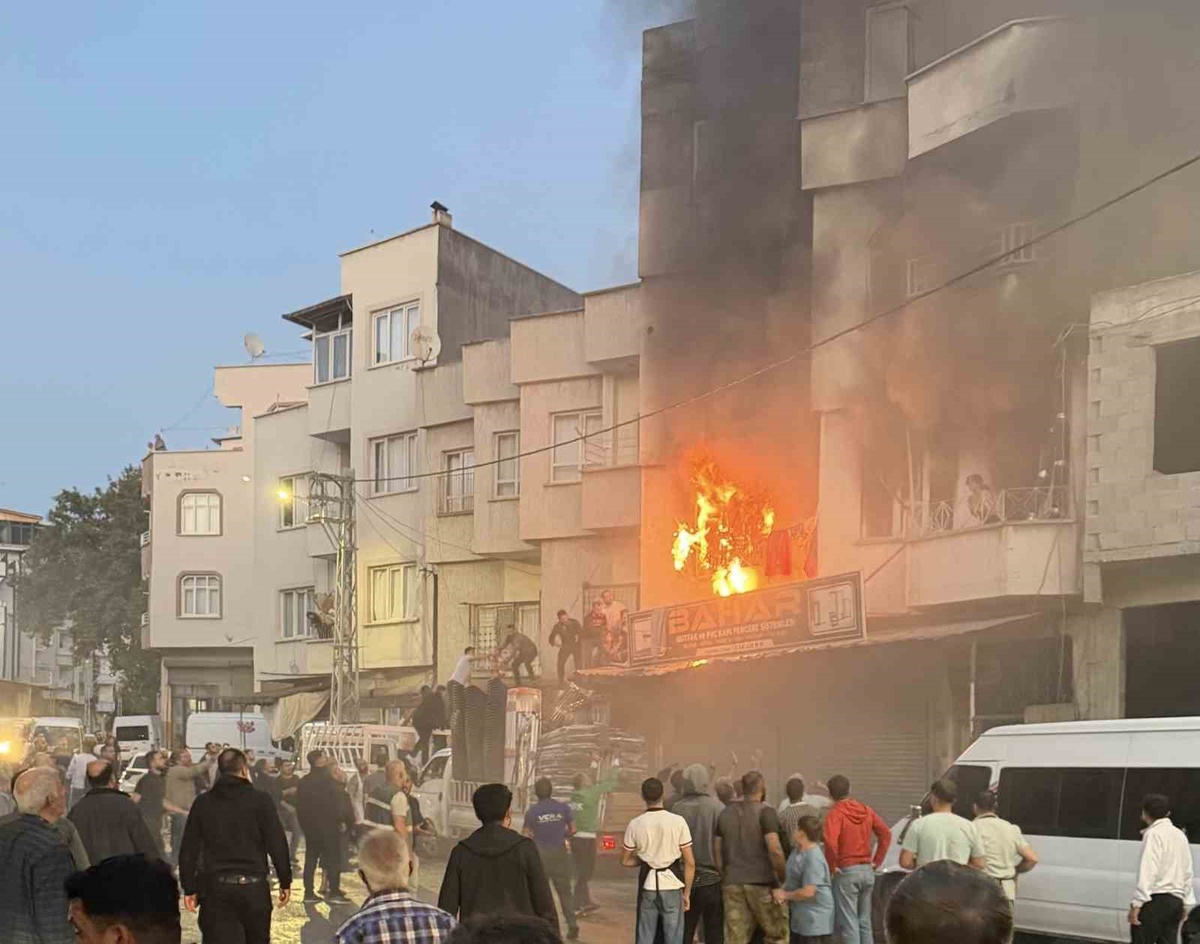 Gaziantep Nizip\'te ev yangınında ağır yaralanan 14 yaşındaki çocuk 9 gün sonra öldü