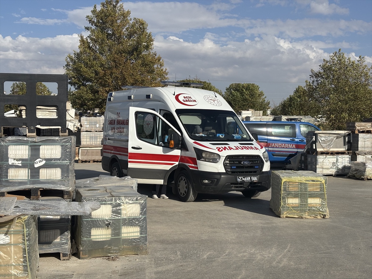 Gaziantep\'te mermer atölyesinde stant altında kalan 1 işçi öldü, biri ağır yaralandı