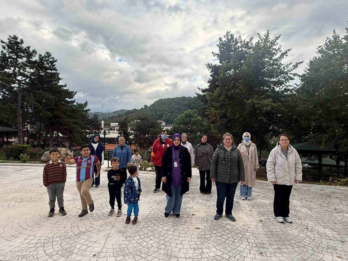 Gümüşova\'da Mahallemde Hareket Var etkinliğinde vatandaşlara egzersiz yaptırıldı