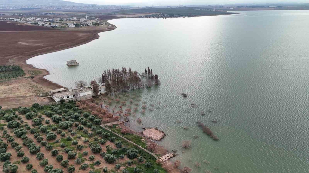 Reyhanlı Barajı\'nda sular yükseldi, Karakaya ve Acer köyleri sular altında kaldı