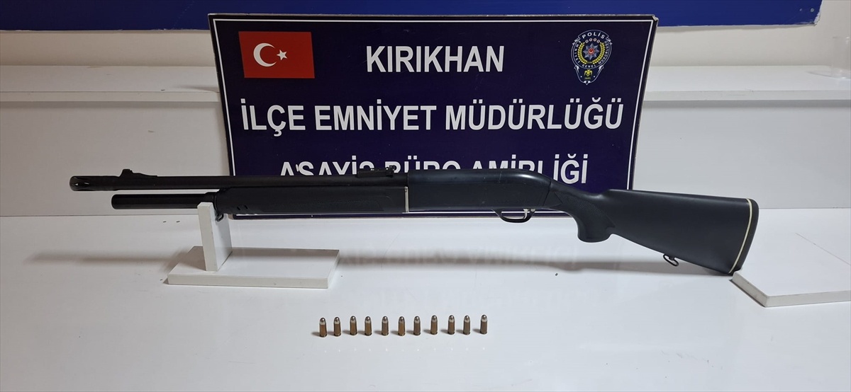 Hatay Kırıkhan\'da otomobil kurşunlamada 4 zanlı tutuklandı, 11 fişek ele geçirildi