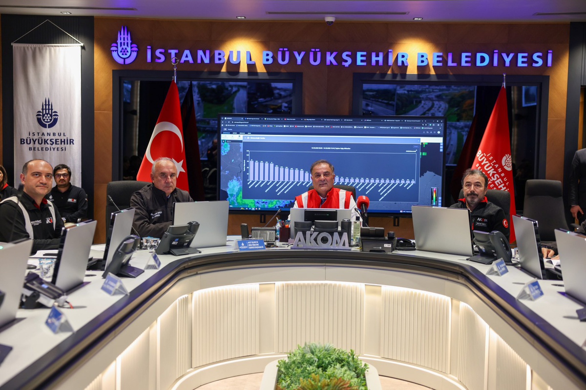 İBB Başkan Vekili Aslan, raylı sistem seferlerinin 02.00\'ye uzatıldığını duyurdu