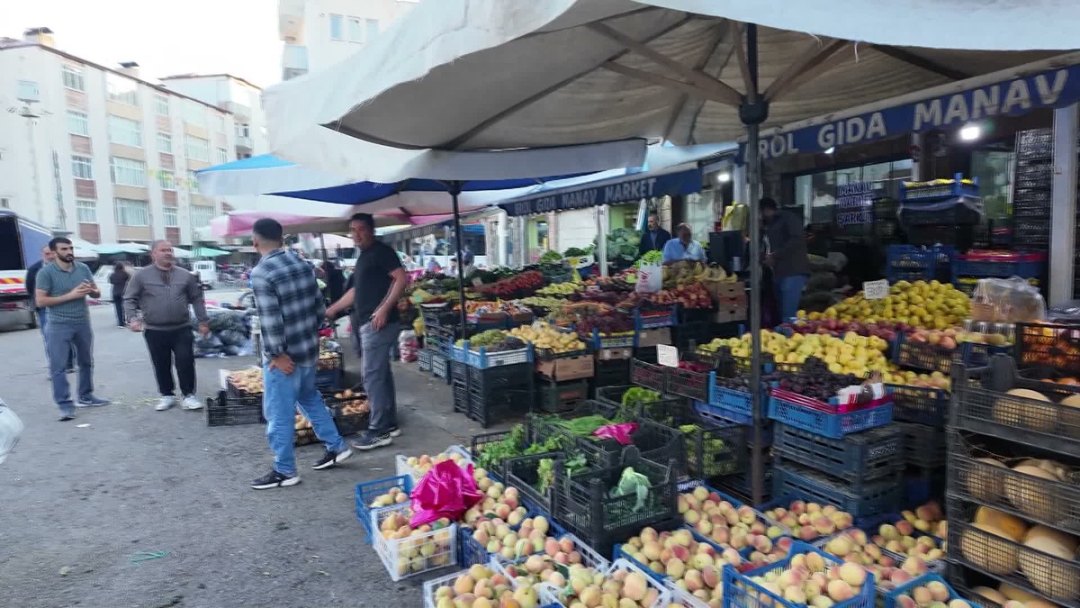 Iğdır\'da manav ve üreticiler belediyeden 15 günlük geçici satış izni istedi