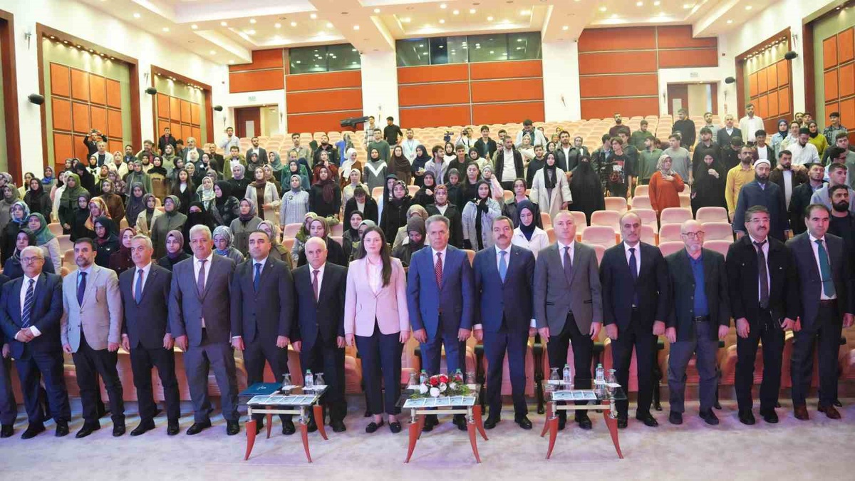 Malatya\'da 10. İslam ve Yorum Sempozyumu Din ve Bağımlılık temasıyla başladı