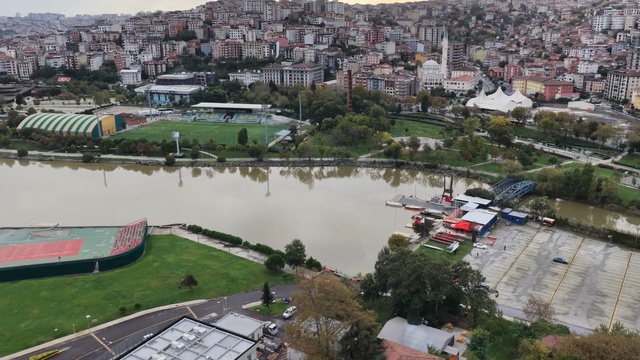 Haliç sel sularıyla kahverengiye döndü