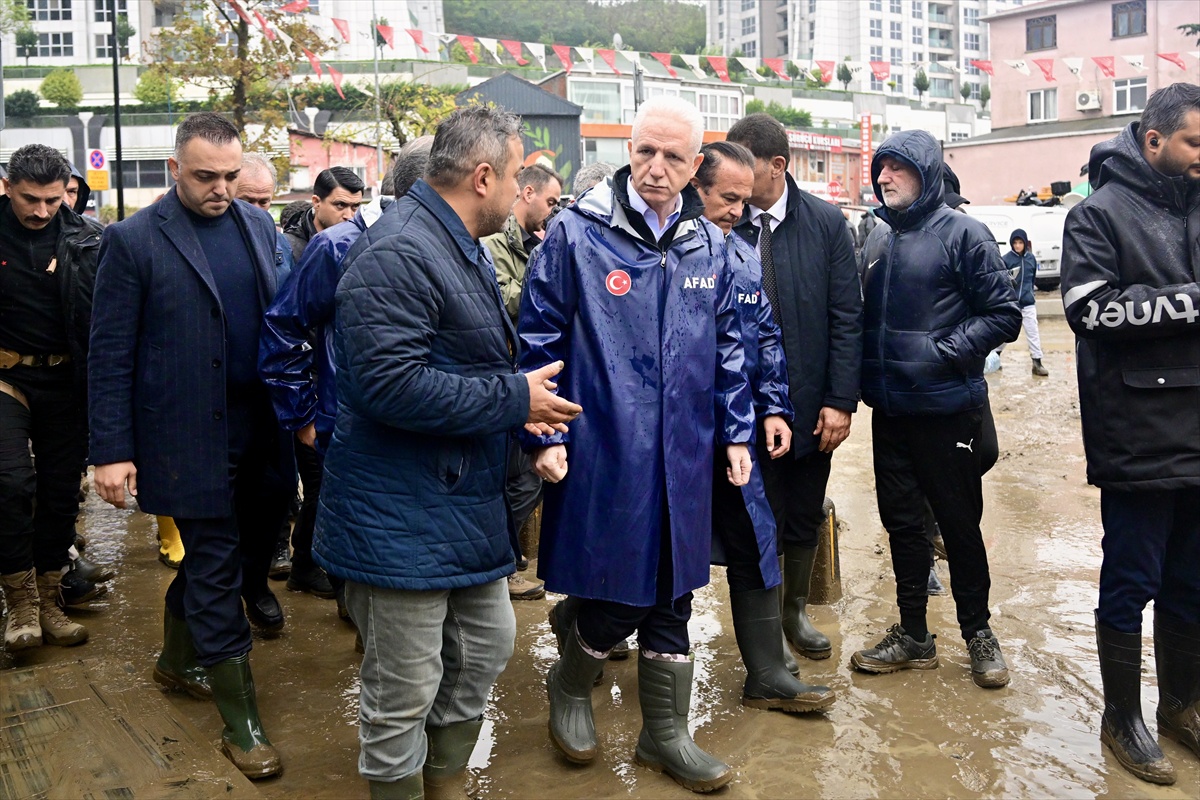 İstanbul Valisi Gül, Sarıyer\'deki selde 2 bin 500 kişinin kurtarıldığını açıkladı