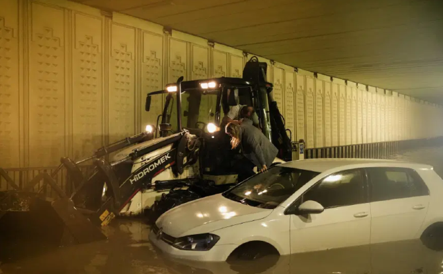 İstanbul'da 41 yıl sonra bir ilk! 2 kişi hayatını kaybetti, hayat adeta felç oldu