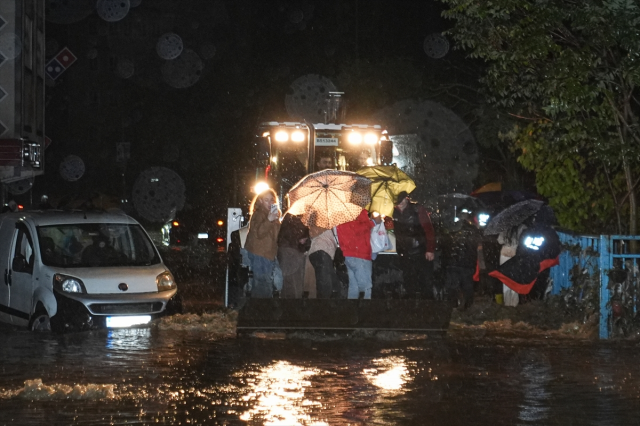İstanbul'da 41 yıl sonra bir ilk! 2 kişi hayatını kaybetti, hayat adeta felç oldu