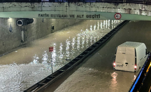 İstanbul'da 41 yıl sonra bir ilk! 2 kişi hayatını kaybetti, hayat adeta felç oldu