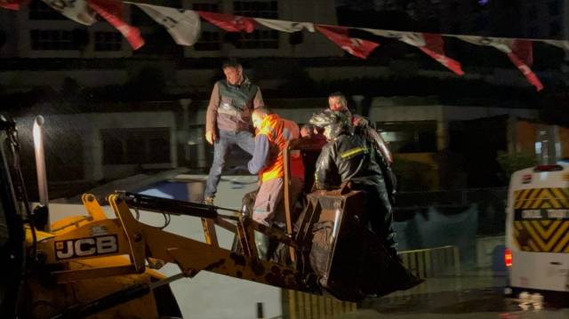 İstanbul'da felaketin fotoğrafı! Araçlar üst üste yığıldı