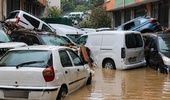 İstanbul'da felaketin fotoğrafı! Araçlar üst üste yığıldı