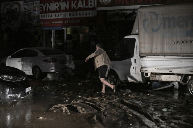 İstanbul'da okullar yarın da tatil edildi
