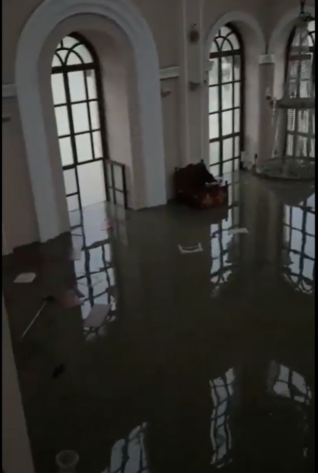 İstanbul'da sel, tarihi yapıları da vurdu: Sadabad Camii sular altında