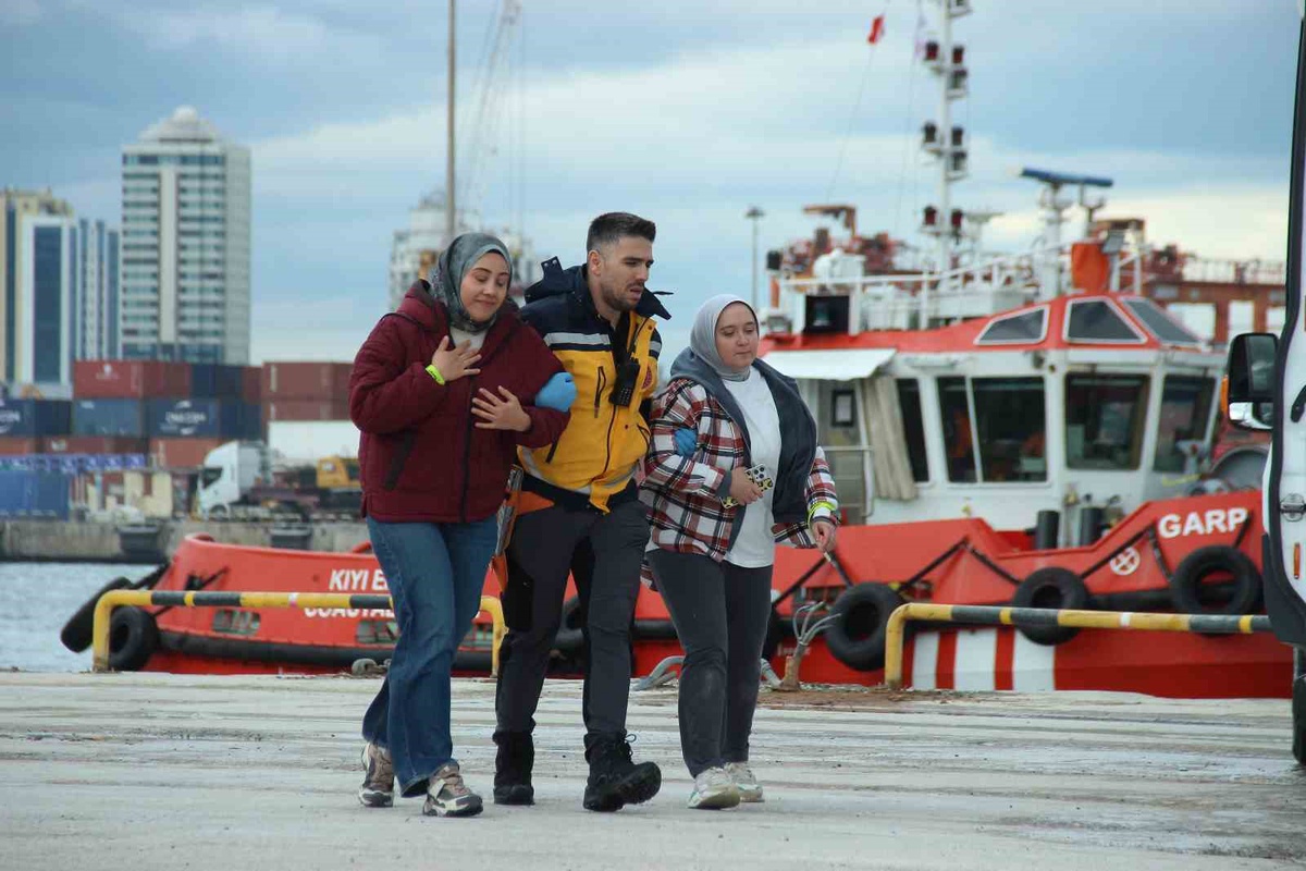 İzmir Alsancak Limanı\'nda tatbikatta etkilenen 24 kişi hastanelere sevk edildi