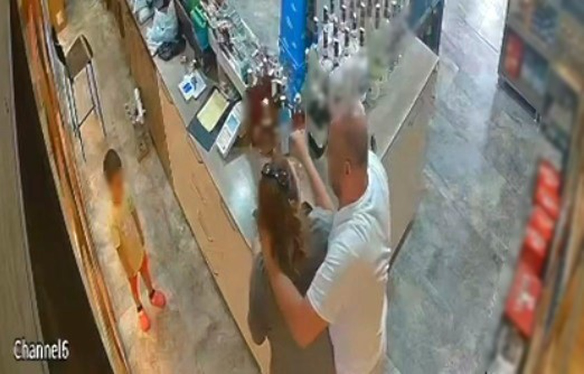İzmir Çiğli\'de tekel bayiinde kadını poşetle boğmaya çalışan zanlı tutuklandı